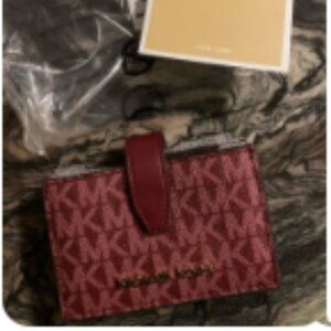 Michael Kors Jet Set Logo accordian style card case/ wallet